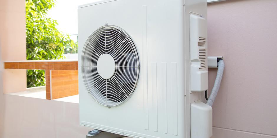 heat pump exterior of home spring 家庭弹簧的热泵外部