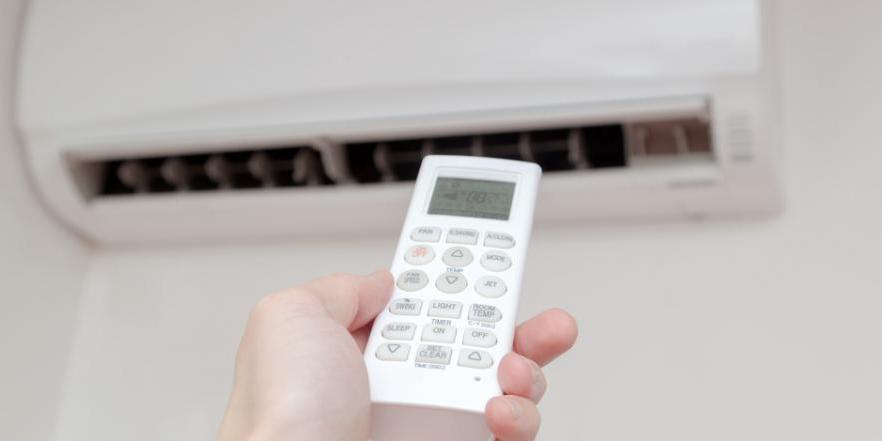 heat pump interior unit with remote control 热泵内部单元与远程控制